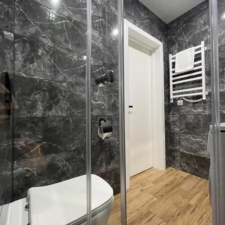 Svaliava Lux Апартаменти *